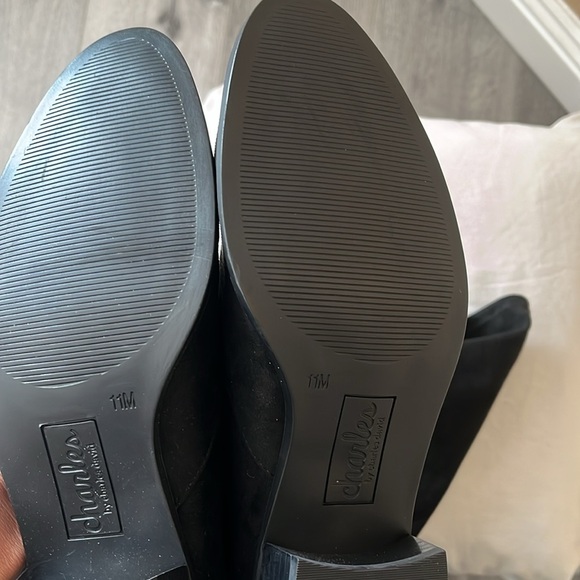 NWT Women’s black by C David suede boots w string ties. Low heel above the knee - Picture 5 of 8